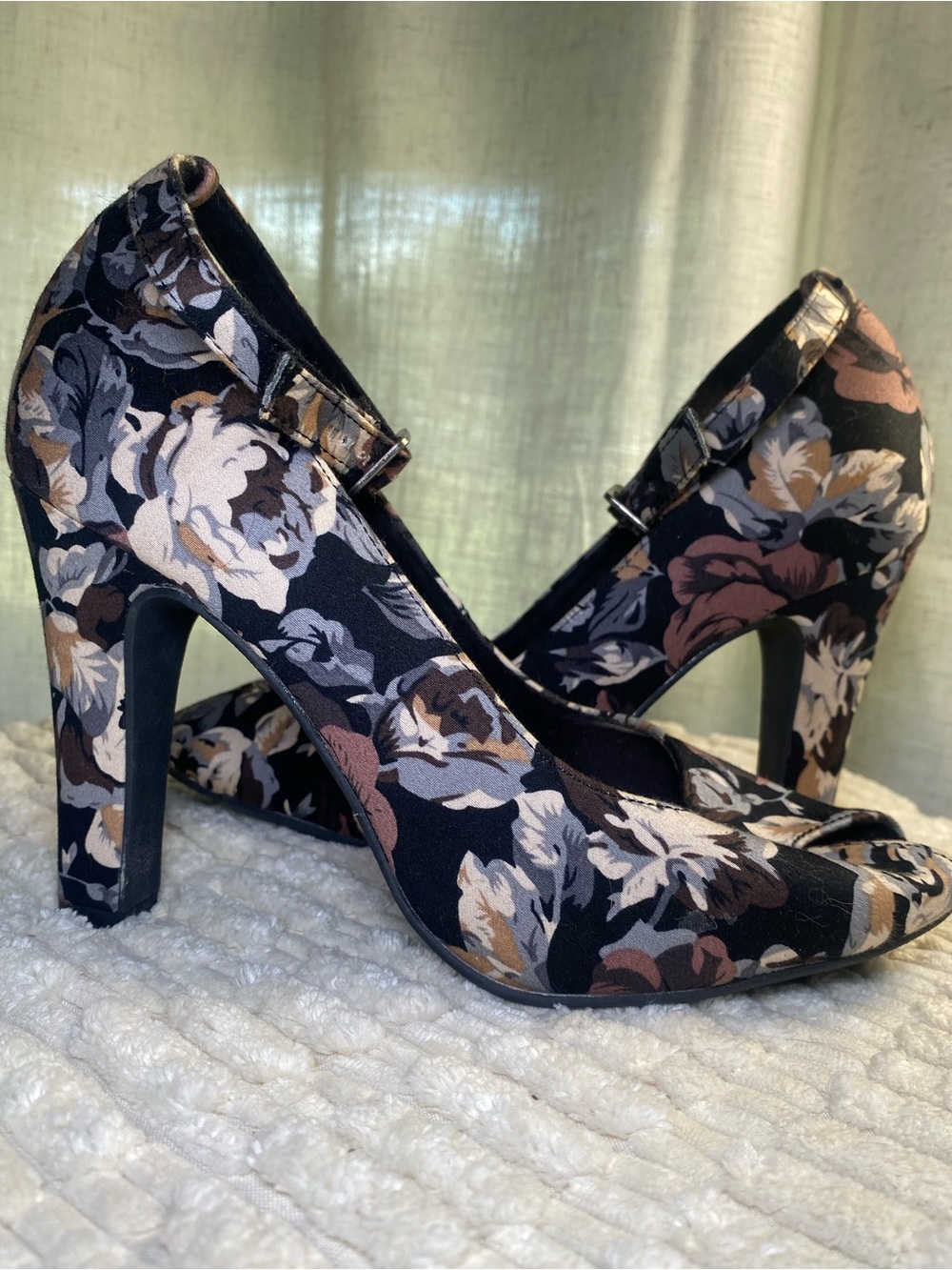 Rocket Dog Floral Mary Jane Heels in Black, Cream and Brown